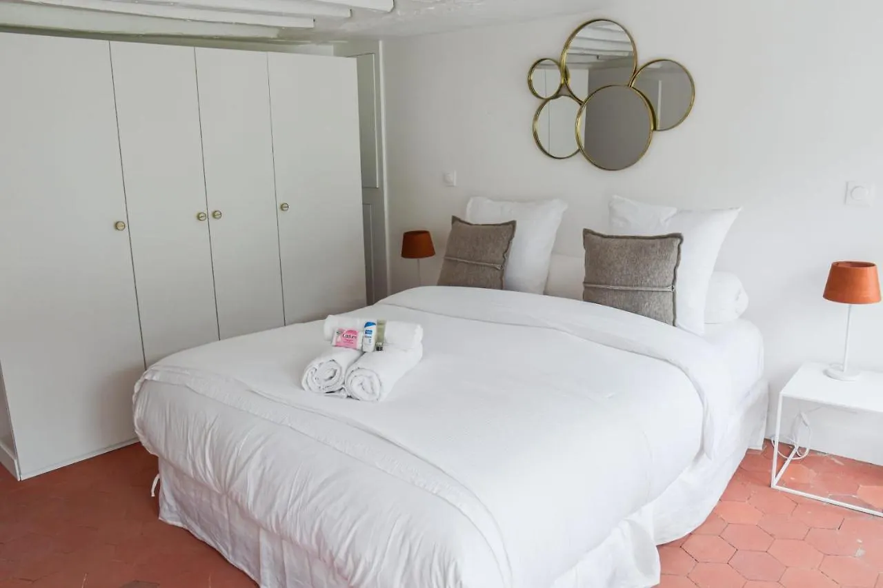 Exceptional Apartment In The Heart Of Paris - Welkeys contacts