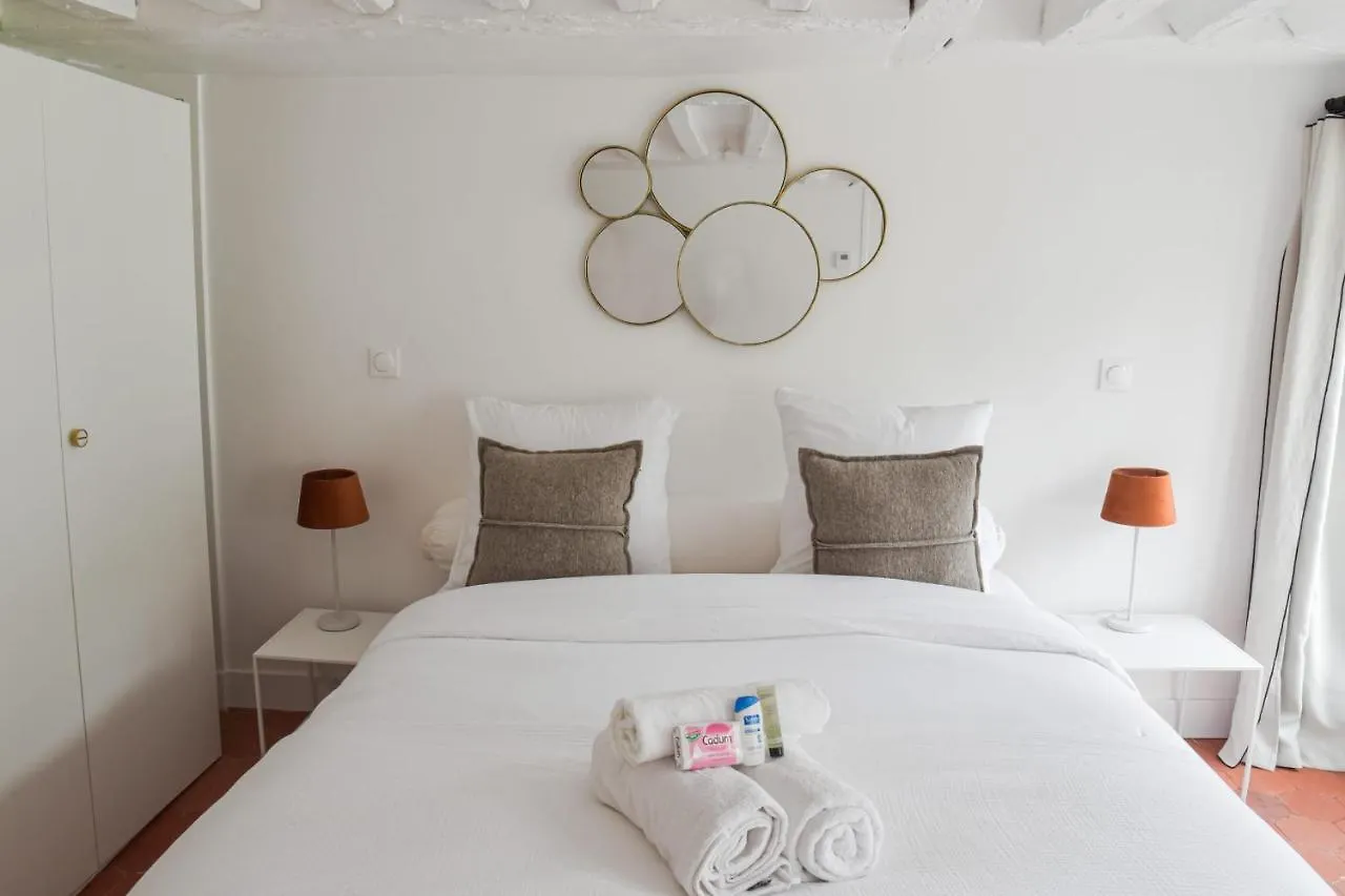 Exceptional Apartment In The Heart Of Paris - Welkeys France